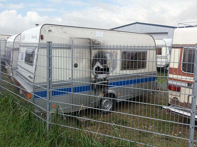 Listening Project - Set Design - Wohnwagen ausgebrannt