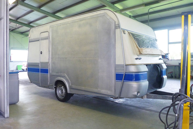 Listening Project - Set Design - Wohnwagen - Vorbereitung Lackierung