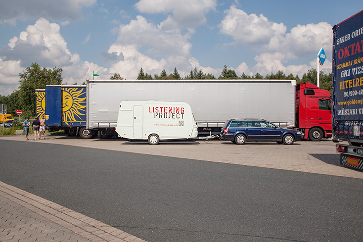 Listening Project - Wohnwagen - unterwegs
